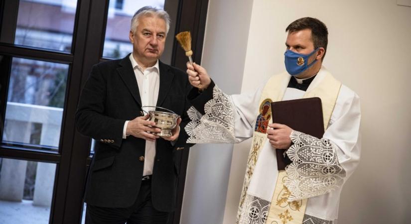 Egy éve ilyenkor: Bese atya és egy másik Gergő