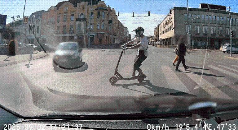 Autóval ütközött egy rolleres Újpesten, majd tovább ment, mintha mi sem történt volna