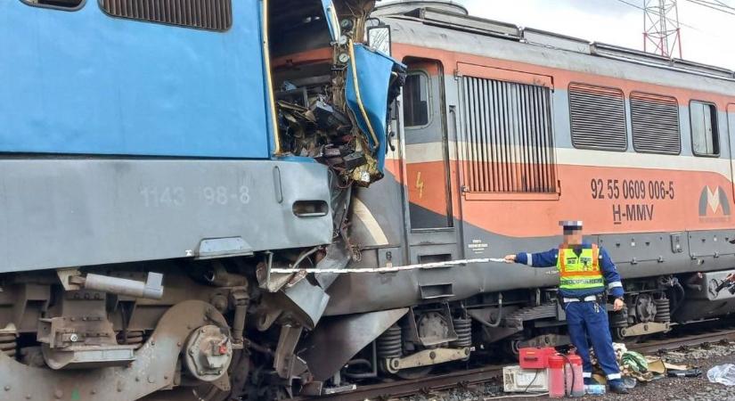 Hatalmas vonatbaleset volt Hajdú-Biharban, a mozdonyvezető is életveszélyesen megsérült