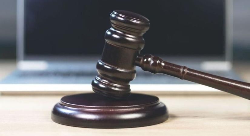 Luxusautó kalapács alatt - Hófehér Bentley keresi új gazdáját - fotó