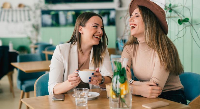 Ennyi éves korunkban szakadnak meg a barátságaink – lehet (vagy kell) tenni ellene?