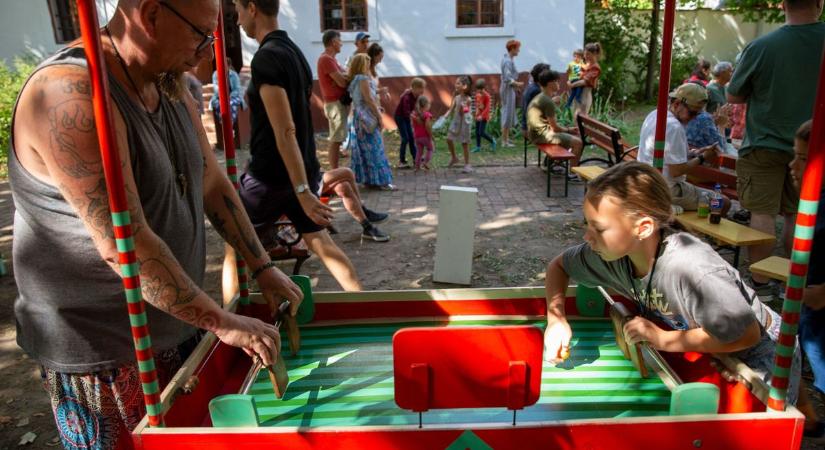 Gyerekek vették birtokba a Szórakaténuszt, kacagás, játékok és varázslat színesítette a Szóraka Fesztet