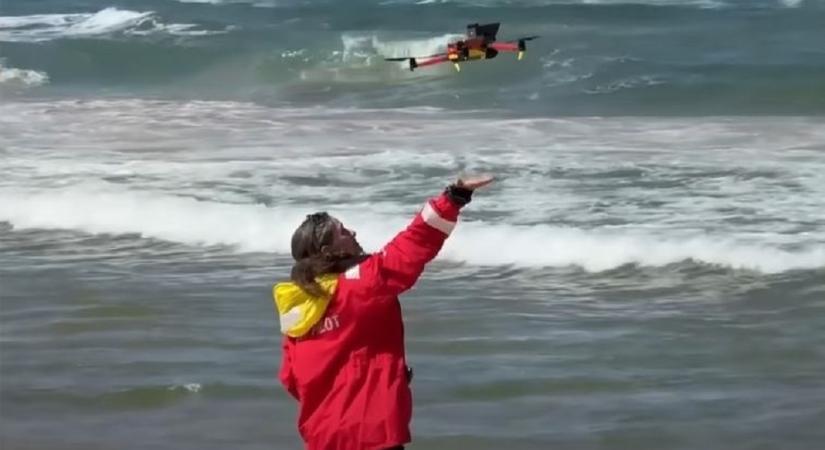 Drónokat és helikoptert is bevetettek egy cápatámadást követően (Videó!)