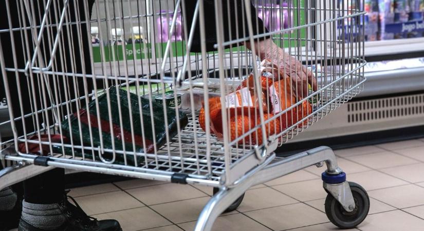 Így vágná haza a fizetéseket a kereskedelemben a Tisza-adó