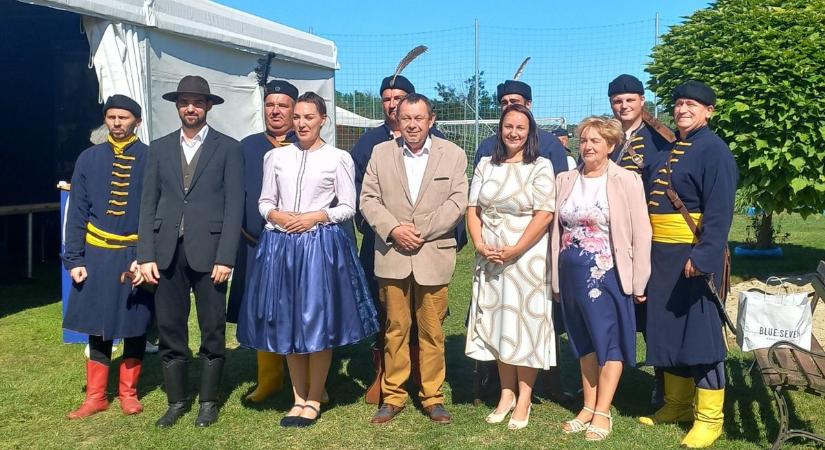 Nemescsó vendégszeretete páratlan - A Nemes előnevű települések találkozóját tartották a falunapon