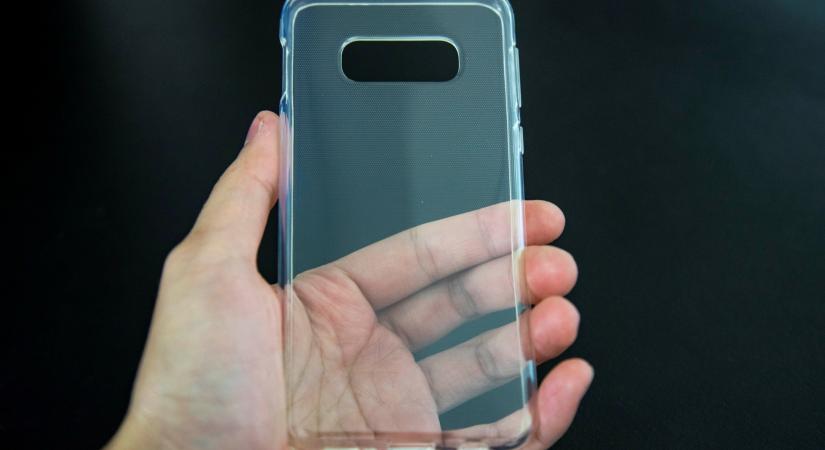 Hogyan tisztítsd meg az átlátszó telefontokot? Így tüntetheted el a sárgulást házi szerekkel