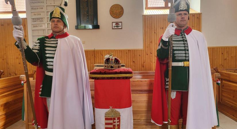 A Szent Korona érkezése és a Kaszás Attila Színpad avatása ünneppé varázsolta Zsigárdot