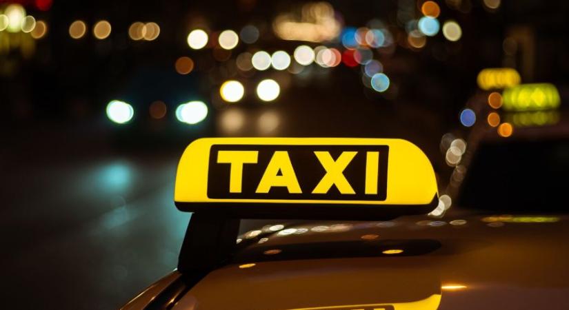 Taxi és kisbusz ütközött Gelejnél