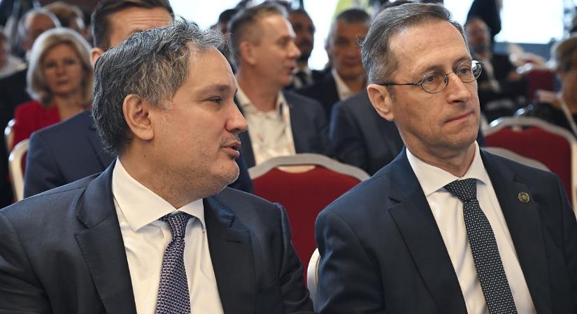 Megérkezett Nagy Márton és Varga Mihály, majd gondoskodtak a hangulatról