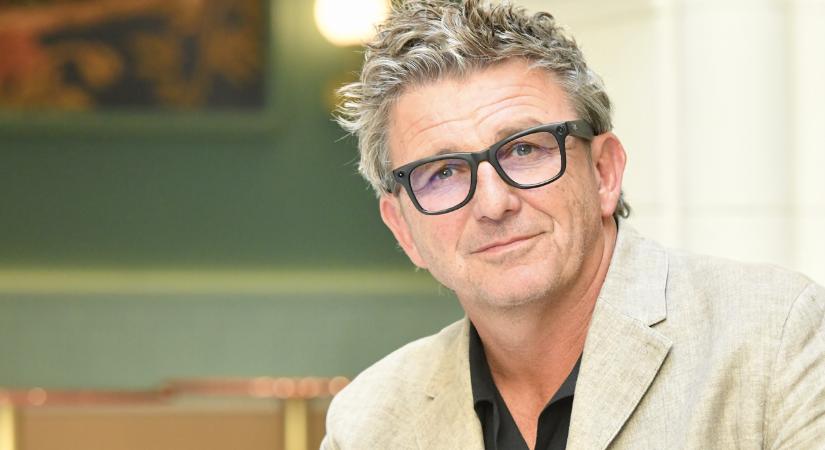 Budapest egyik csodás pontján járt Hans Sigl, A hegyi doktor – videó