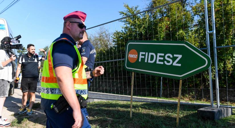 „Orbán Viktor lett az új Gyurcsány Ferenc” –Kordon és szép új térfigyelő kamerák mögött készül a NER a kötcsei piknikre