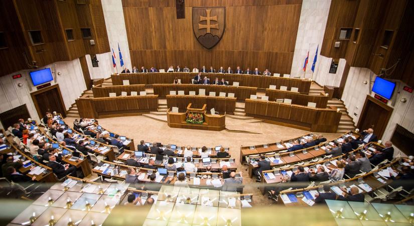 A parlamentben kedden kezdődik az első rendes ülés a nyári szünet után