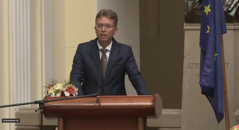 Besúgókat és provokátorokat vizionál a kultúráért és innovációért felelős miniszter – az Európai Unió felől