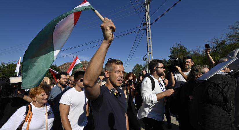Magyar Péter nem tudta elkezdeni beszédét Kötcsén
