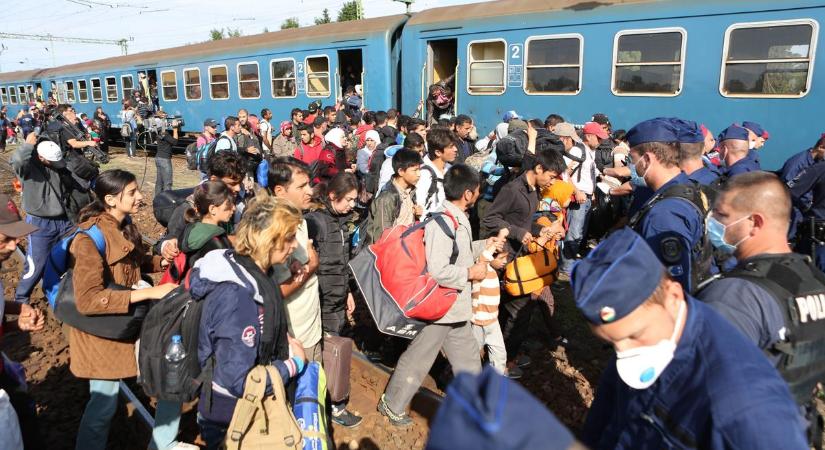 Gyalog Dél-Zalán át – a menekültek Gyékényesnél lépték át a magyar-horvát határt (galéria)