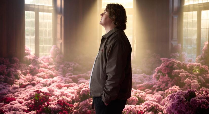 734 nap szünet után ma elstartol Lewis Capaldi turnéja