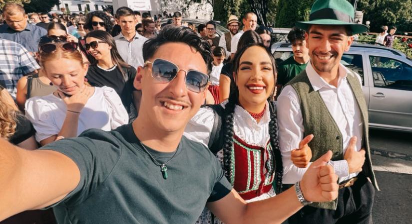 Rekordokat döntögetett az idei Erdélyi Táncháztalálkozó – Tóth Gabi „szerelmese” ennek a közösségnek