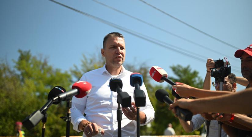 Menczer Tamás kijelentette, ő is fizetne azért, hogy magánrepülőgépen utazzon Orbán Viktorral dolgozni