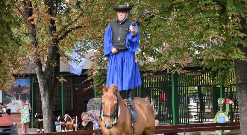 Díjátadóval, finom ételekkel és koncertekkel ünnepeltek a berekiek – galériával