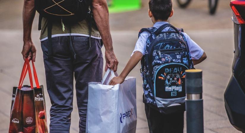 Itt a részletes lista, ennyibe kerül egy alsós diák iskolakezdése