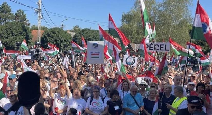 Hazánk újra aktív, hiteles tagja lesz az Európai Uniónak és a NATO-nak - ígérte Kötcsén Magyar Péter.