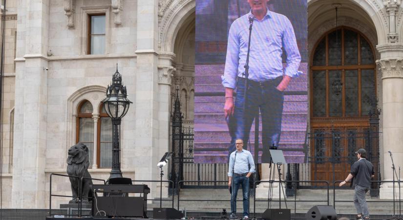 Civil őszinteség a profi hazugsággal szemben