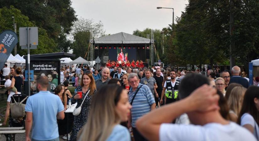 Igazi fesztiváli hangulat várt mindenkit a debreceni utcabálon