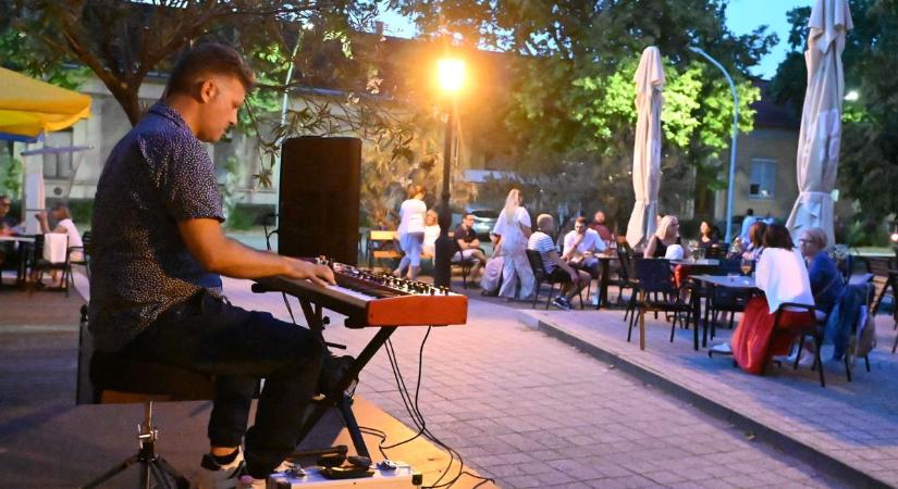 Nem mindennapi eseménynek adott otthont a szolnoki belváros – galériával