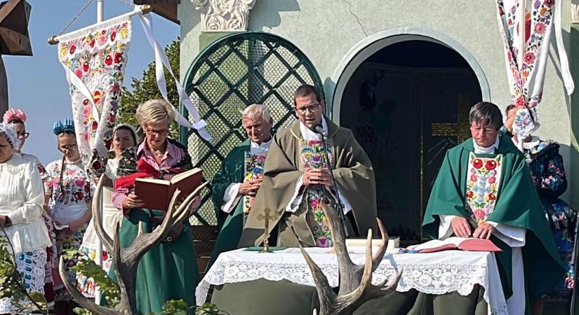 Szent Hubertusz áldásával elindult a vadászati idény
