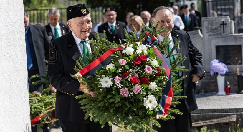 Bányász napi koszorúzás: emlékezés a bányászokra és a helyi örökség megőrzése GALÉRIA