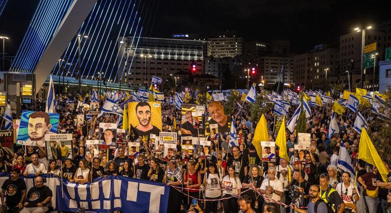 Az elmúlt hónapok legnagyob tüntetése zajlott Izrael-szerte, a háború befejezését követelték