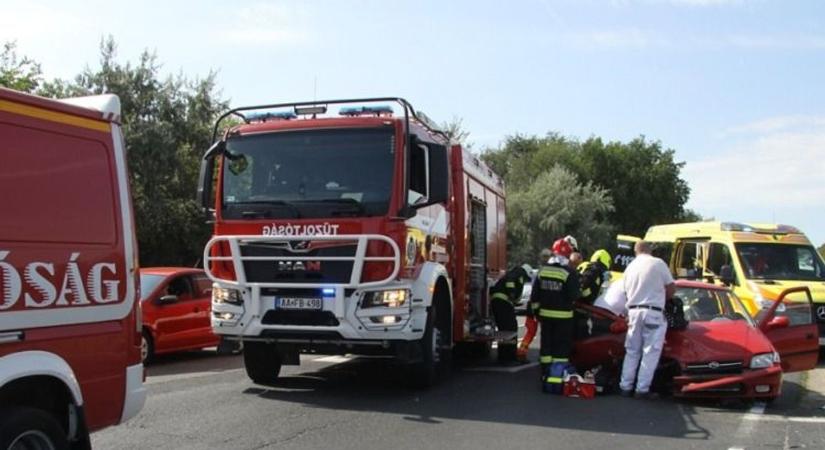 Súlyos balesetek és drámai tűz rázta meg a megyét