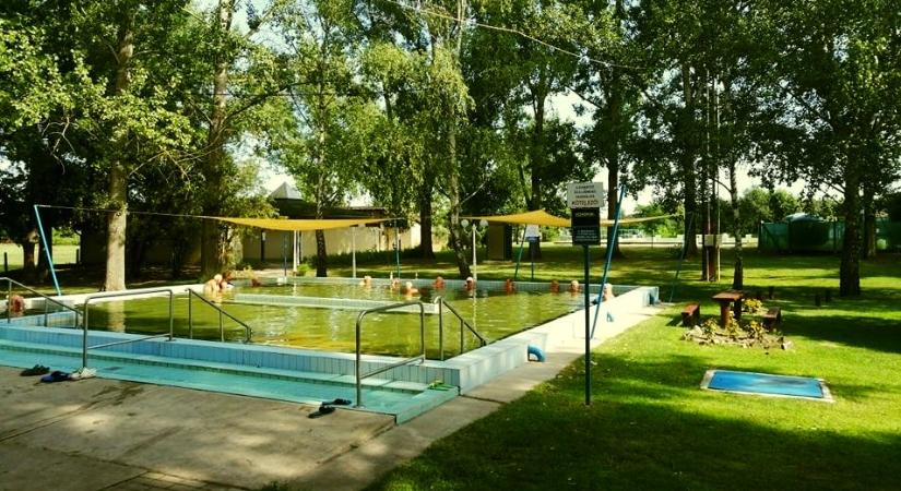 Ezen a héten még nyitva tart Pest megye egyik legolcsóbb gyógyvizes strandfürdője