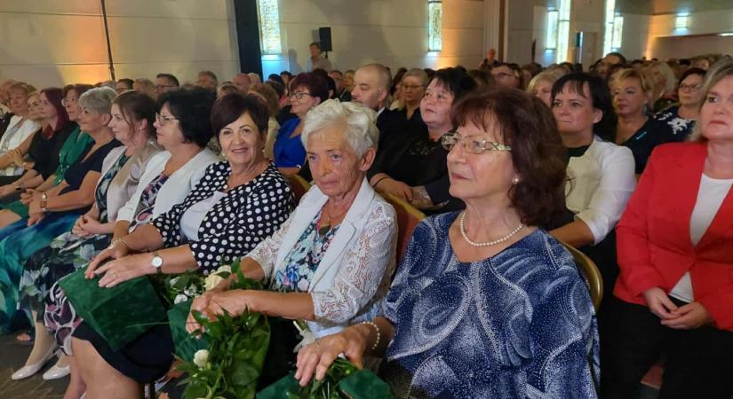 Szakmai elismerések a szakdolgozók kongresszusán
