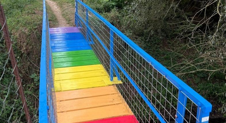 Különleges emlékhely Dorogon: Szivárványhíd várja az elhunyt kedvencek gazdáit