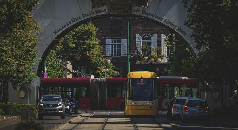 Szeptember közepéig bérlet nélkül utazhatnak a felsőbb éves hallgatók