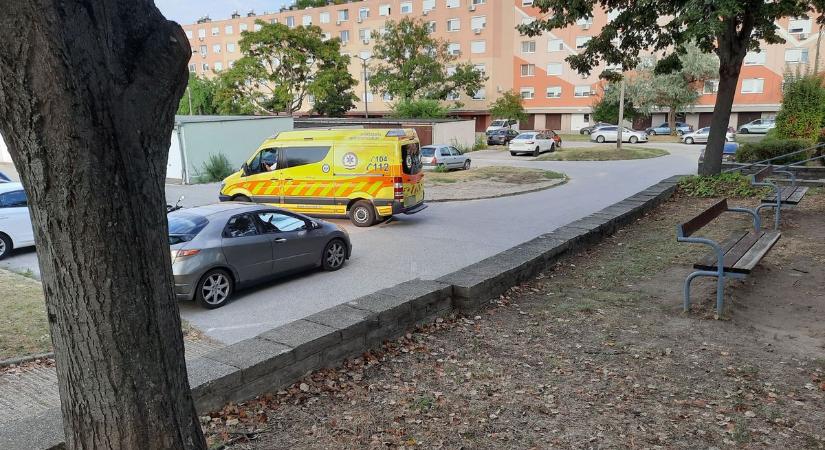 Bevásárlókocsival játszottak a gyerekek, de csúnya vége lett – mentőt kellett hívni