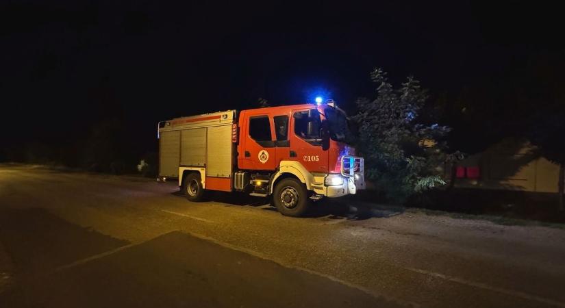 A szomszéd kertje is lángra kapott a hajdú-bihari tűzben!