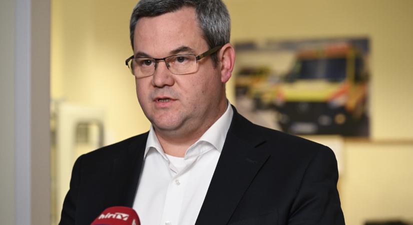 Közpénznek csúfolják az egészségügyi államtitkár egyik gyerekét az iskolában