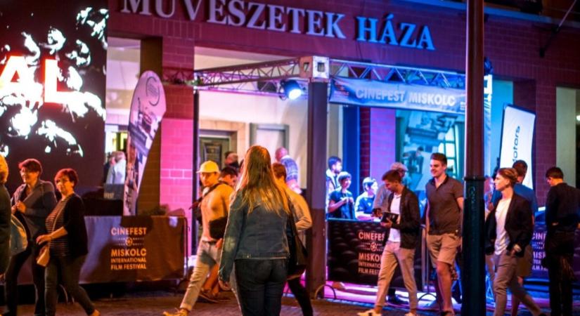 Még a Lillafüredi vízesés lábánál is lesz filmvetítés – Pezseg az élet Miskolcon