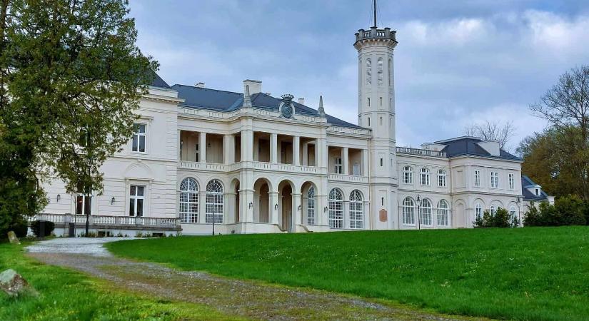 Séta a füzérradványi Károlyi-kastély parkjában