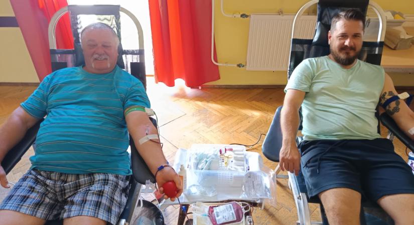 Százszoros véradót köszöntöttek Földeákon