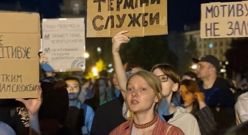 Tömegtüntetés volt Zelenszkij ellen Ukrajnában