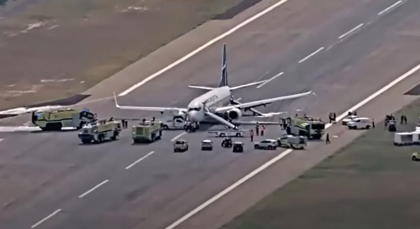 Összecsuklott egy Westjet 737-es főfutója St. Maarten repterén