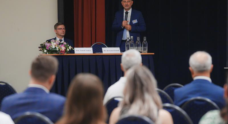 A szülészet és nőgyógyászat jövőjével kapcsolatos kérdésekre keresték a választ Debrecenben