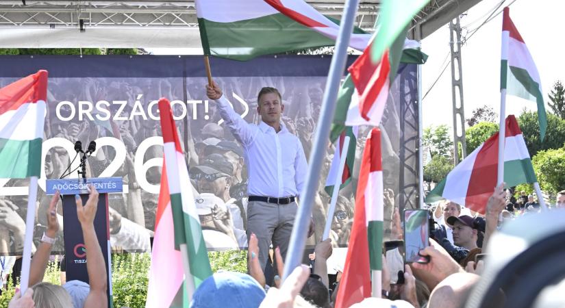 Elemző Kötcséről: Magyar Péter egybentartaná a táborát, de ráéghet az adóemelési ügy