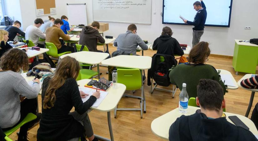 Kevesebb diákkal, bizonytalanságokkal indult a tanév Háromszéken