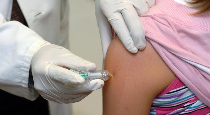 Péntekig igényelhetik a szülők a HPV elleni védőoltást a 7. osztályos gyerekeknek
