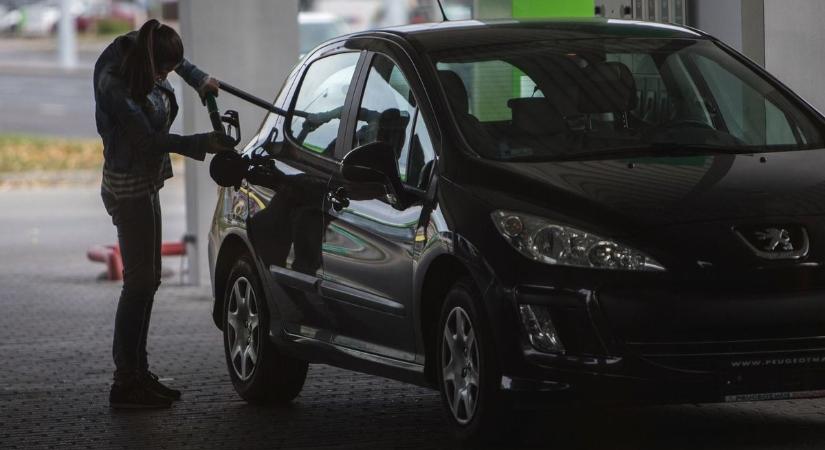 Most jelentették be az új üzemanyagárakat: óriási taktikázás vette kezdetét Magyarországon