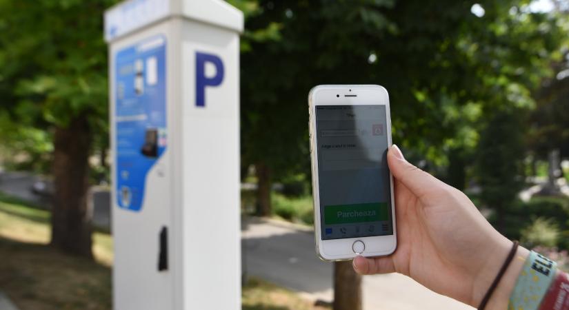 Digitálisra váltott a parkolás Sepsiszentgyörgyön: megszűnt a készpénzes fizetés